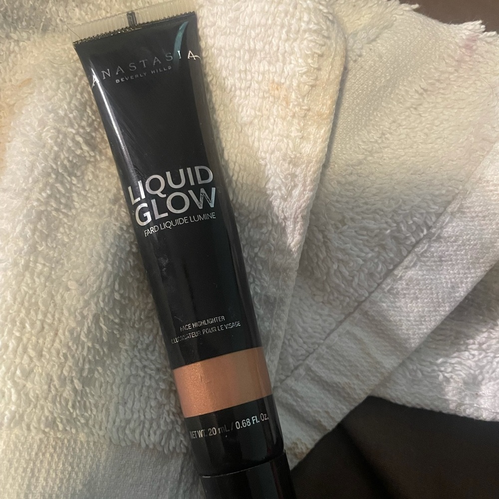 2/$20💕Anastasia Beverly Hills glow liquid highlighter
